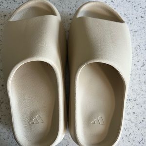Adidas Yeezy Slides size 8 unisex color: bone